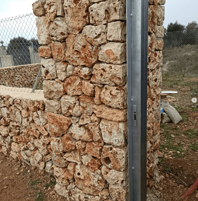 Reforms Soweto muro de piedra